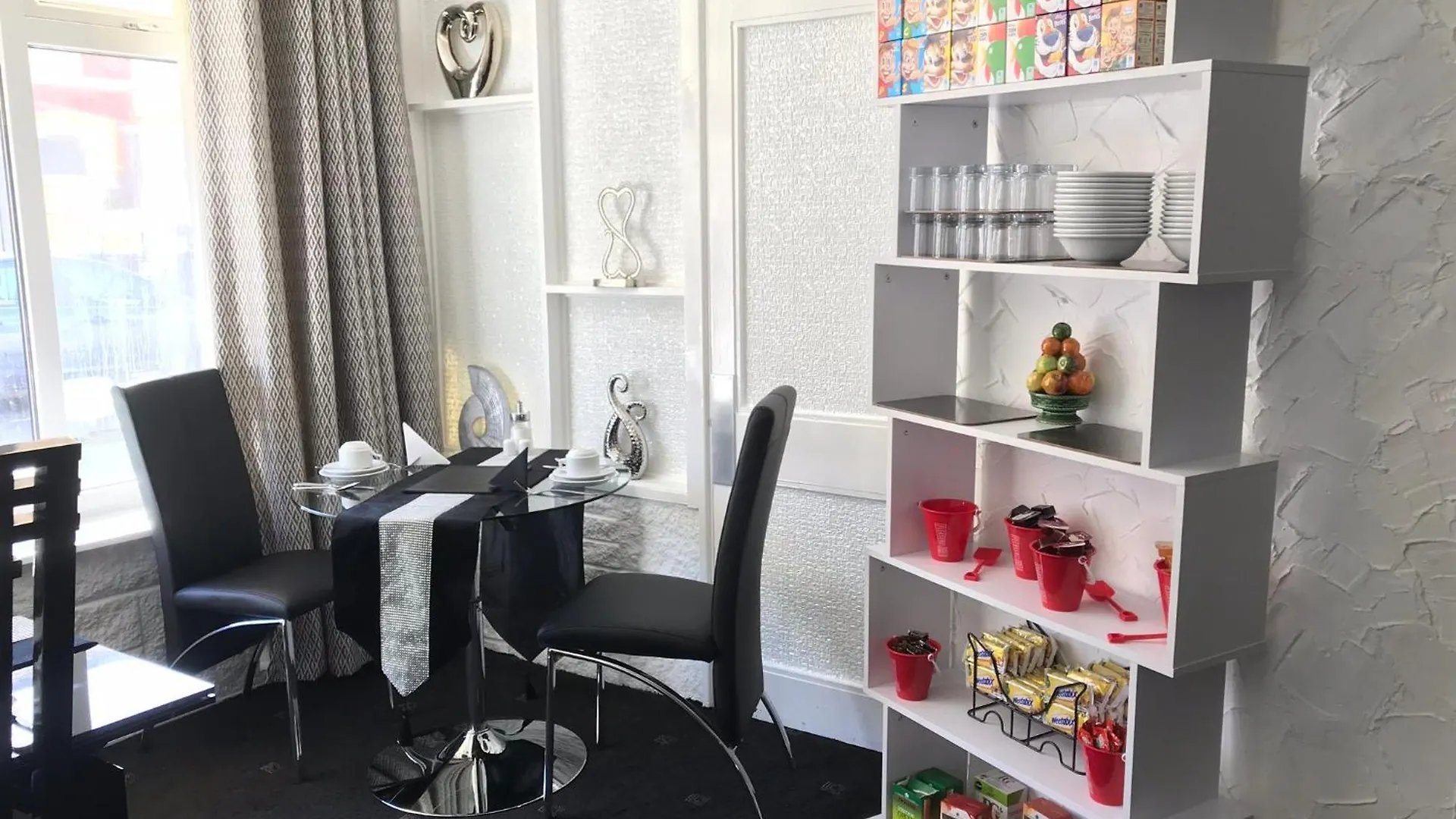 Four Seasons Guest House Blackpool 3*,  United Kingdom
